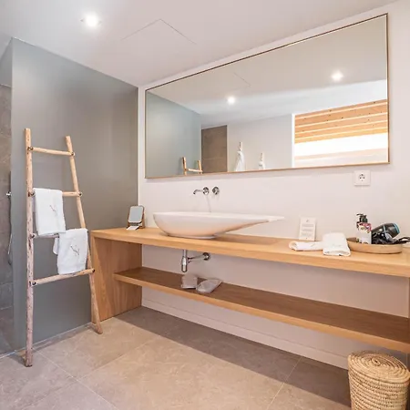 Otel Nova & 5*